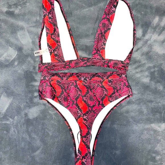 Bikini Set - Picture 2 of 4